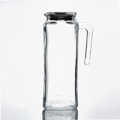 Carafe à eau en verre avec poignée